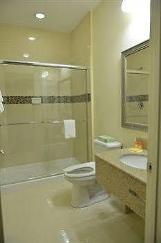 Whitney Inn & Suites Хамден Екстериор снимка