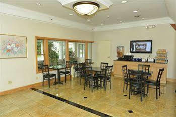 Whitney Inn & Suites Хамден Екстериор снимка