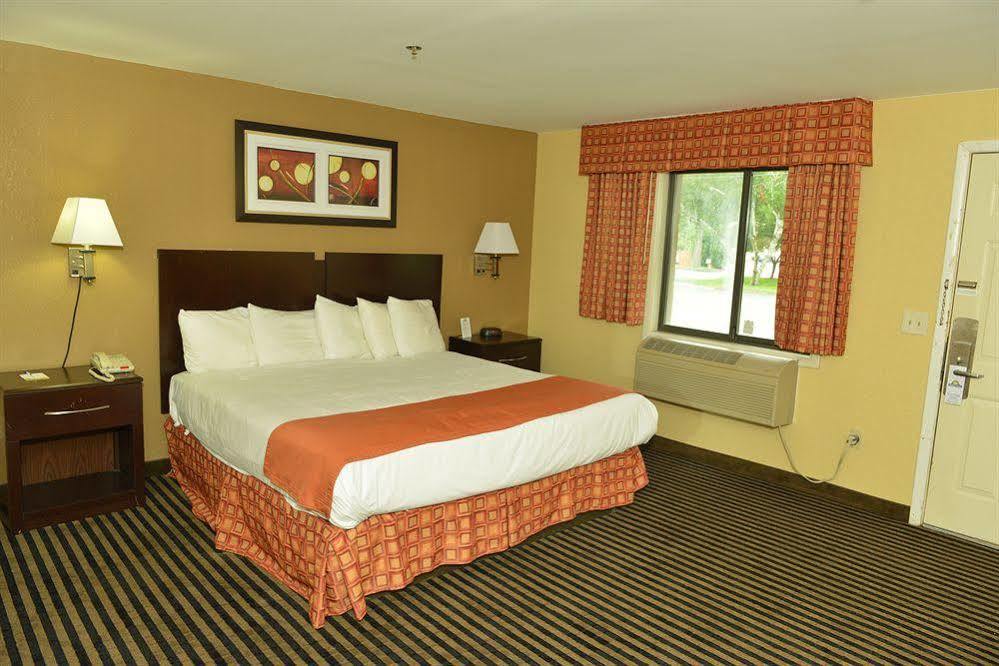 Whitney Inn & Suites Хамден Екстериор снимка